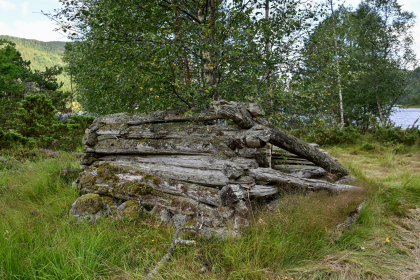 Høneland, Breland, Åseral, ruin høyløe