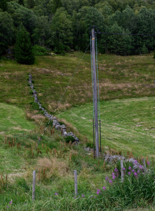 Breland, &Aring;seral, steingjerde