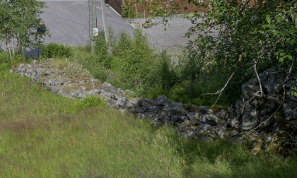 Brottveit, Valle, steingjerde