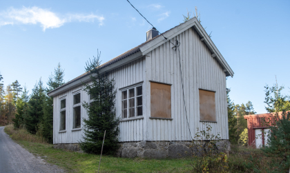 Barst&oslash;l, Vigmostad, Lindesnes, skulehus