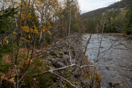 Gj&oslash;v, Or&oslash;ya, Gj&oslash;vdal, flotingsmur