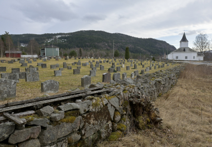 &Aring;rdal nye kyrkjegard, Grendi, Bygland, steingjerde