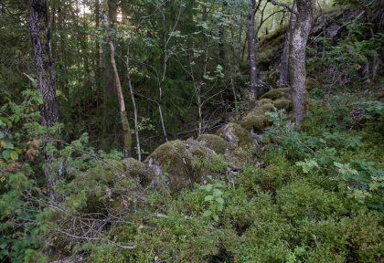 &Oslash;ygarden, Bjelland, steingjerde