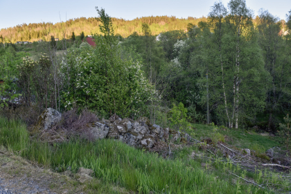Abusdal, Hornnes, steingjerde