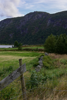 Breland, &Aring;seral, steingjerde