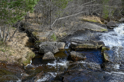 Engesland, Vegusdal, Birkenes, vassrenne til kvern og sag