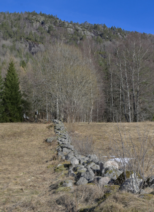 Vassend, Bygland, steingjerde