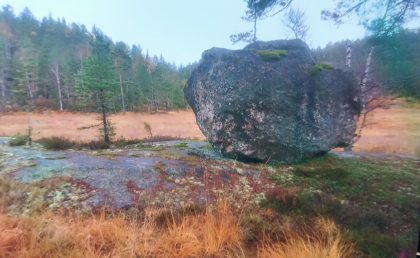 Hvileplass på kløvveien Tveit-Ufsvatn.