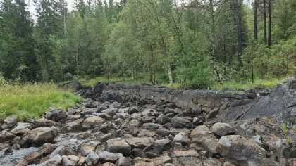 Skr&aring;dam/skjerm i Digeelva. (Dig&aring;na)
