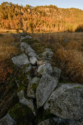 Hovland, Vegusdal, steingjerde