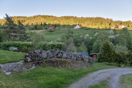Abusdal, Hornnes, steingjerde