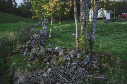 Abusland, Hornnes, steingjerde