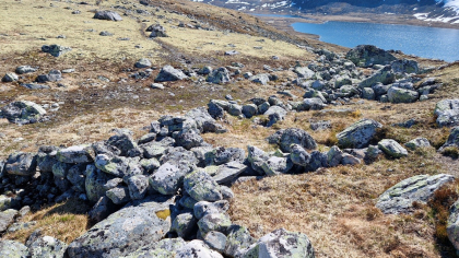 Sk&aring;lanosi, Halsatj&oslash;rni - fangstgrav