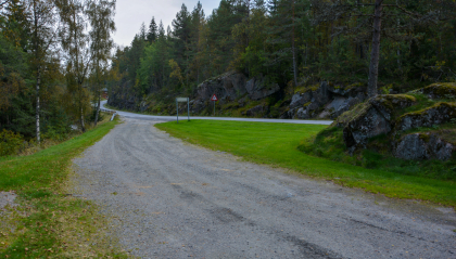 Gamle Engeslandsvegen, Øvre Fjermeros, Iveland, køyreveg