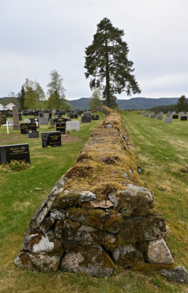 Evje kyrkjegard, steingjerde