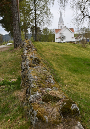 Evje kyrkje, kyrkjegardsmur