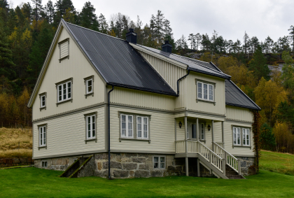 Flystveit, &Aring;seral, innhus