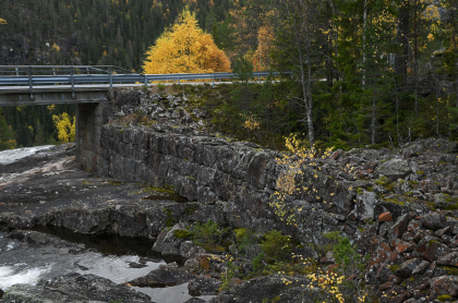 Gjevdefossen, Gj&oslash;v, Gj&oslash;vdal, flotingsmur