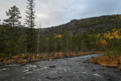 Gj&oslash;v, Rukke&aring;moen, Gj&oslash;vdal, flotingsmur