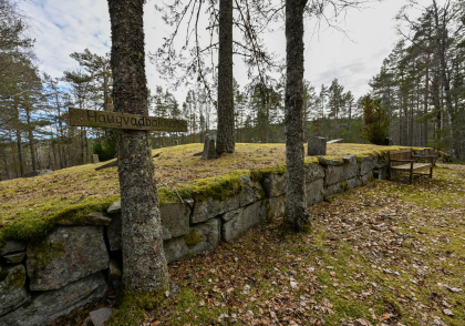 Haugvadbakken, Engesland, Birkenes, kyrkjegard