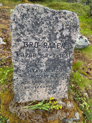 Minnestein etter Gro Fingarsdatter R&aring;en