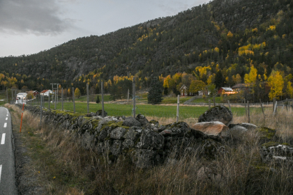 J&oslash;rundland, Gj&oslash;vdal, steingjerde