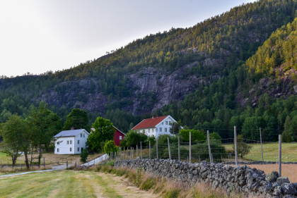J&oslash;rundland, Gj&oslash;vdal, steingjerde