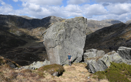 Hellere ved Kyrkjesteinen - Vassfjellet