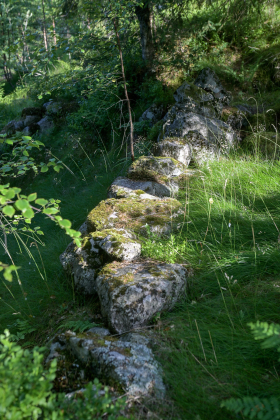 Liane, Gunstveit, H&aelig;geland, steingjerde