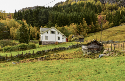 Ljosland, &Aring;seral, steingjerde