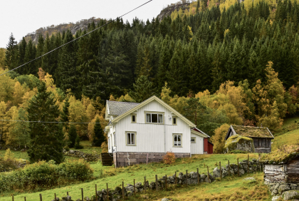 Ljosland, &Aring;seral, innhus