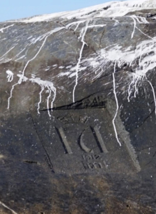 Haakon VII monogram p&aring; Knubben ved Heia