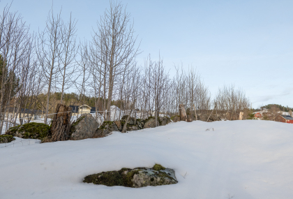 Nordb&oslash;, Flatebygd, Evje, steingjerde