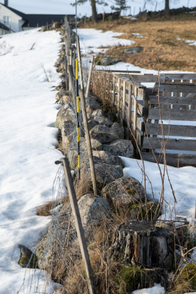 Nordb&oslash;, Flatebygd, Evje, steingjerde