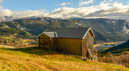 Nordstog, Berg, Valle, uthus
