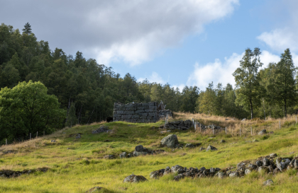 Salmeli, Fjotland, Kvinesdal, uthusruin