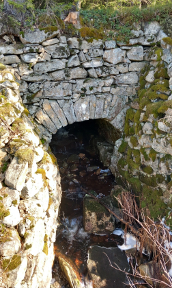 Fin stikkrenne p&aring; den gamle Telemarksveien. 