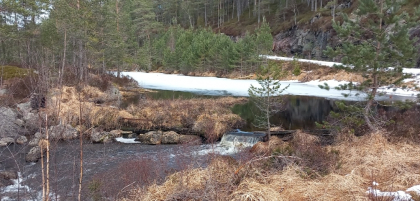 Dam ved utl&oslash;pet av Mj&aring;vatn.