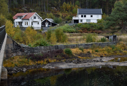 Tovdalselva, Svenes, Froland, flotingsmur
