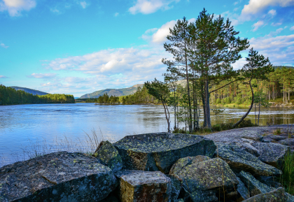 Varpestraumen, Otra, Hornnes, flotingsmur
