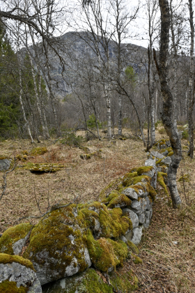 Vr&aring;st&oslash;yl, Bykle, steingjerde