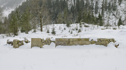V&aring;rdal, Grindheim, Audnedal, uthusmur