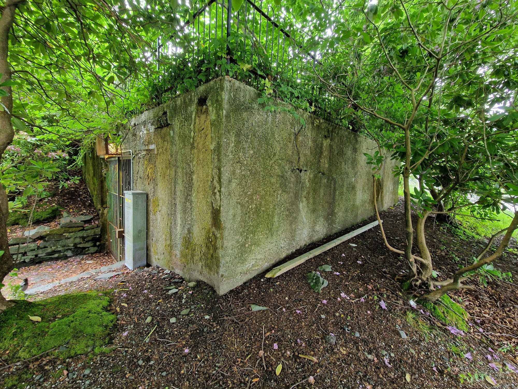 Bomb Shelters 985209037